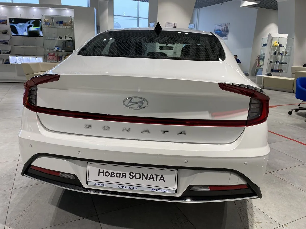 Hyundai Sonata Image 2