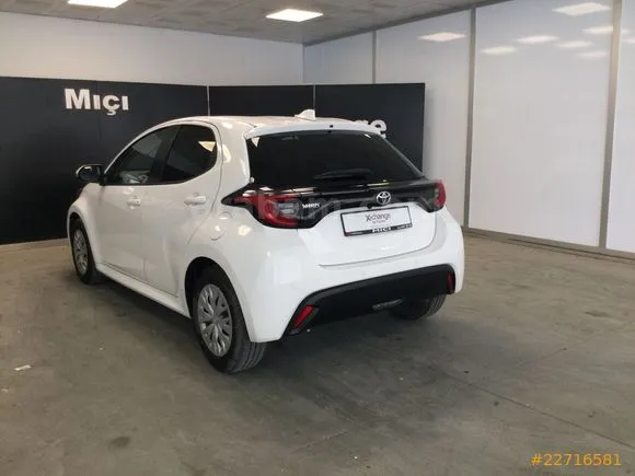 Toyota Yaris 1.5 Flame Image 3